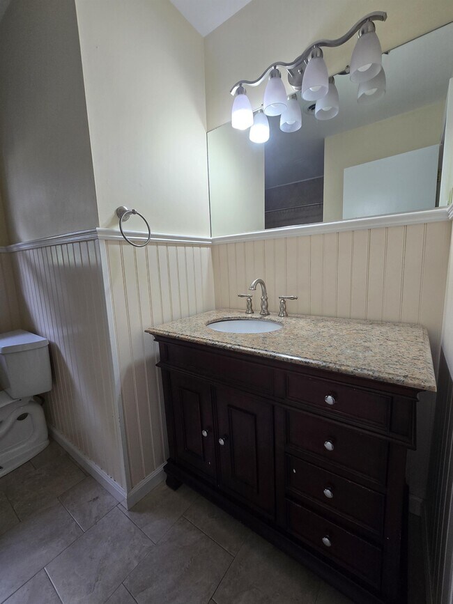 Building Photo - 208 Caldwell Dr
