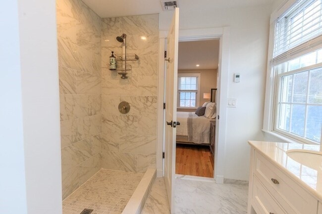 Building Photo - 58 Walnut St