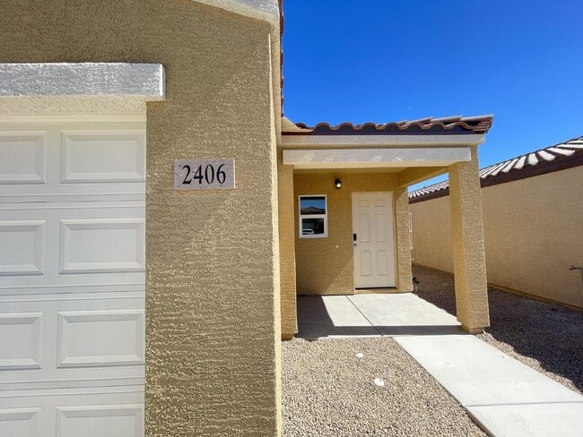 Building Photo - BHCRENT.COM 3 bed 2 bath 2 car garage, gat...