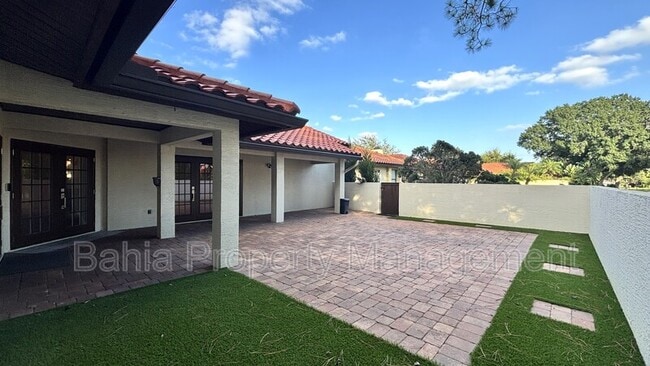 Building Photo - 8215 Saragoza Ct