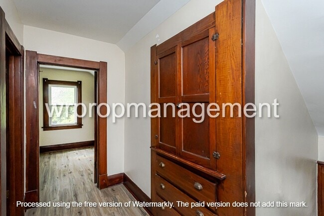 Building Photo - 4 bed 1 bath home in West Toledo