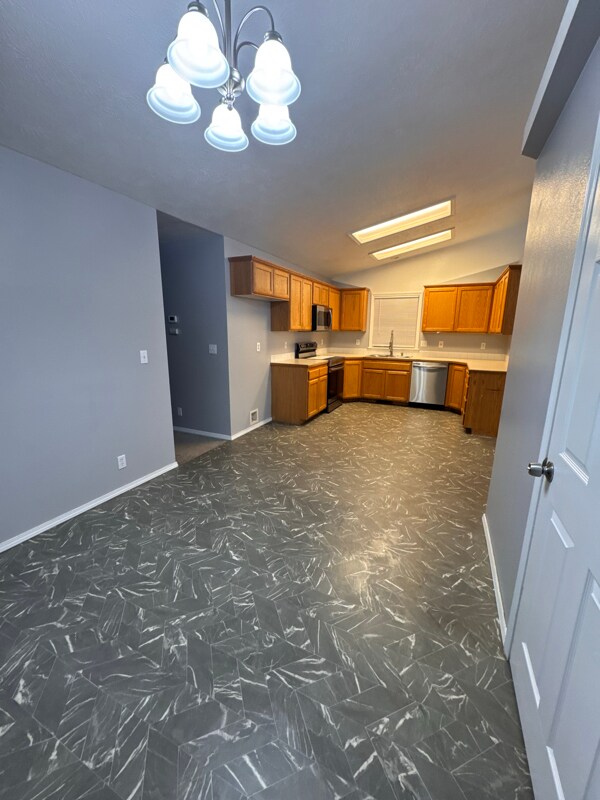 Building Photo - 9907 W Mesquite Ct