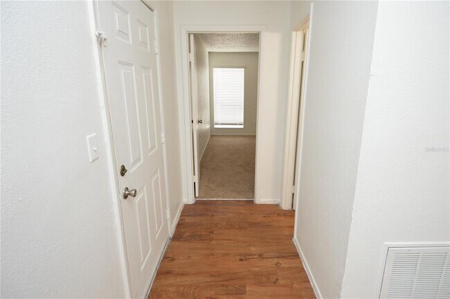 Building Photo - 8425 Cerro Cir