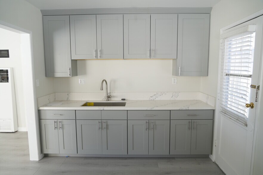 Building Photo - 141 Marguerita Ave