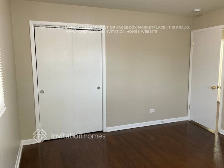 Building Photo - 5925 W 91st St