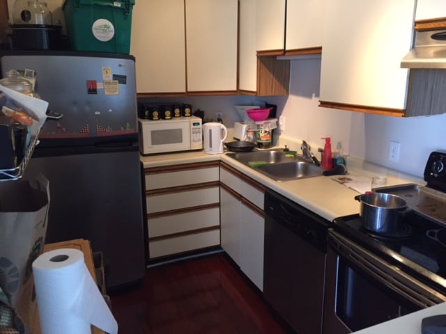 Kitchen - 900 19th Ave S