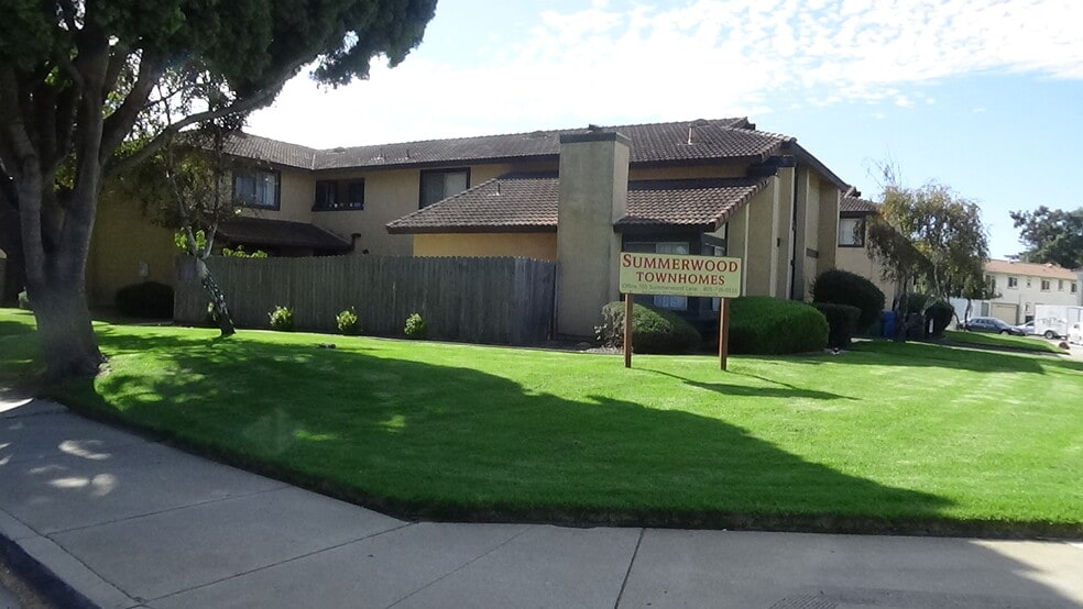 Side Yard - 725 Summerwood Ln