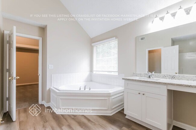 Building Photo - 521 Michael Cir