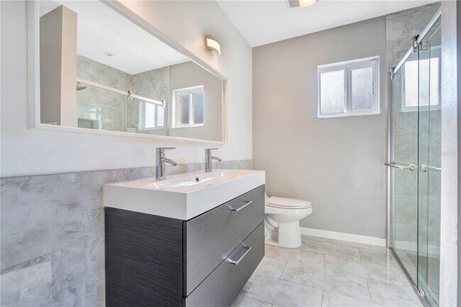 Building Photo - 111 Colyer Dr