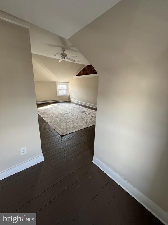 Building Photo - 429 S 9th St