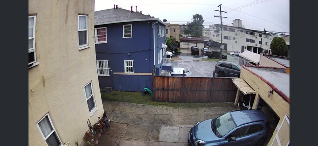 Building Photo - 413 N Stanley Ave