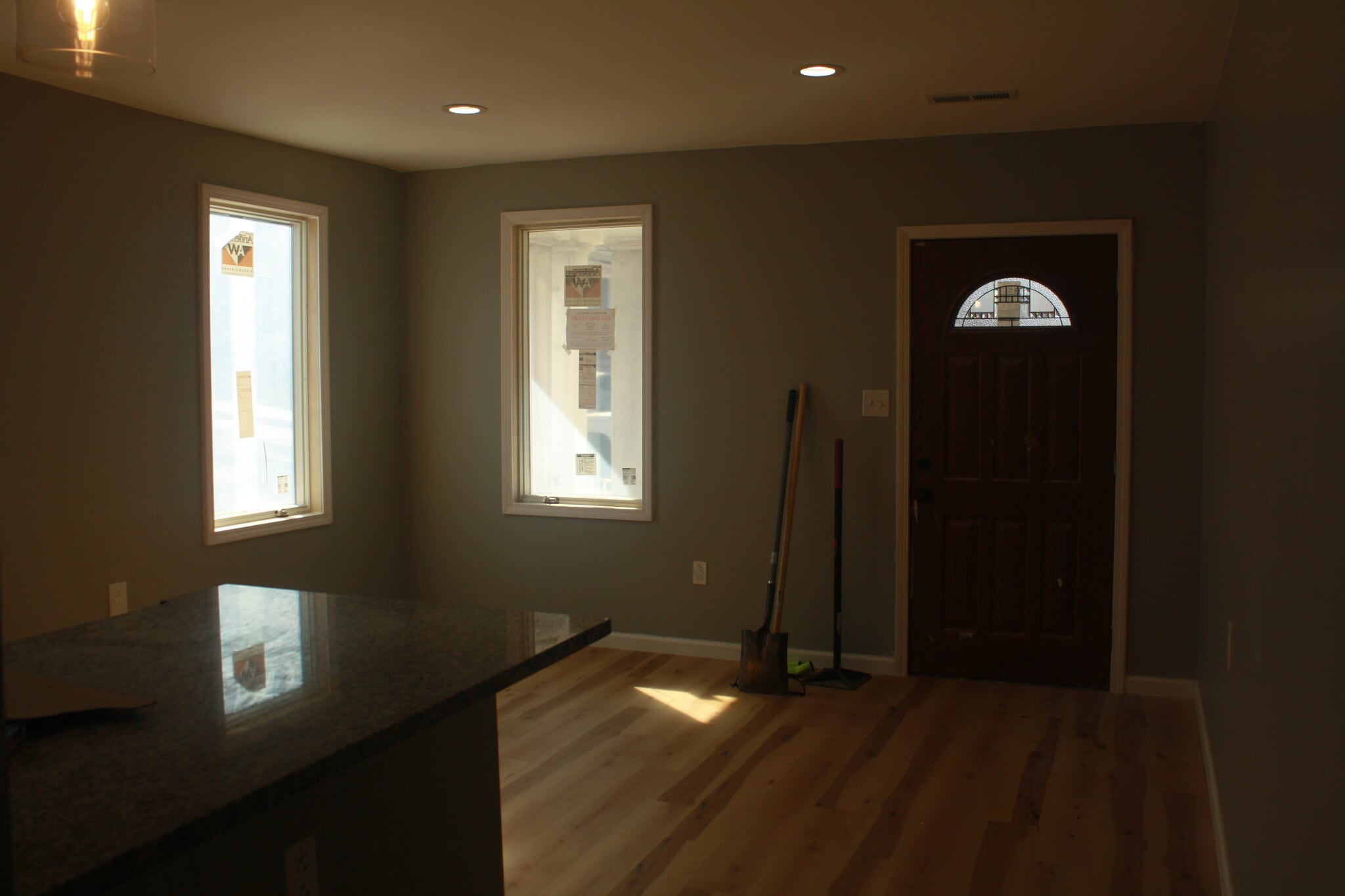 7918 Living room - 7918 Lloyd Ave