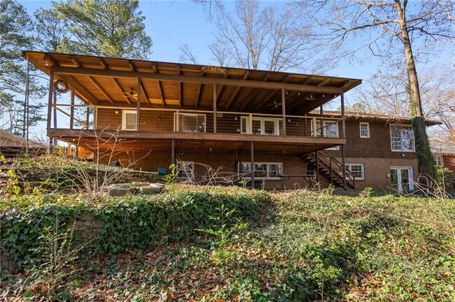 Building Photo - 3355 Pinetree Dr SE