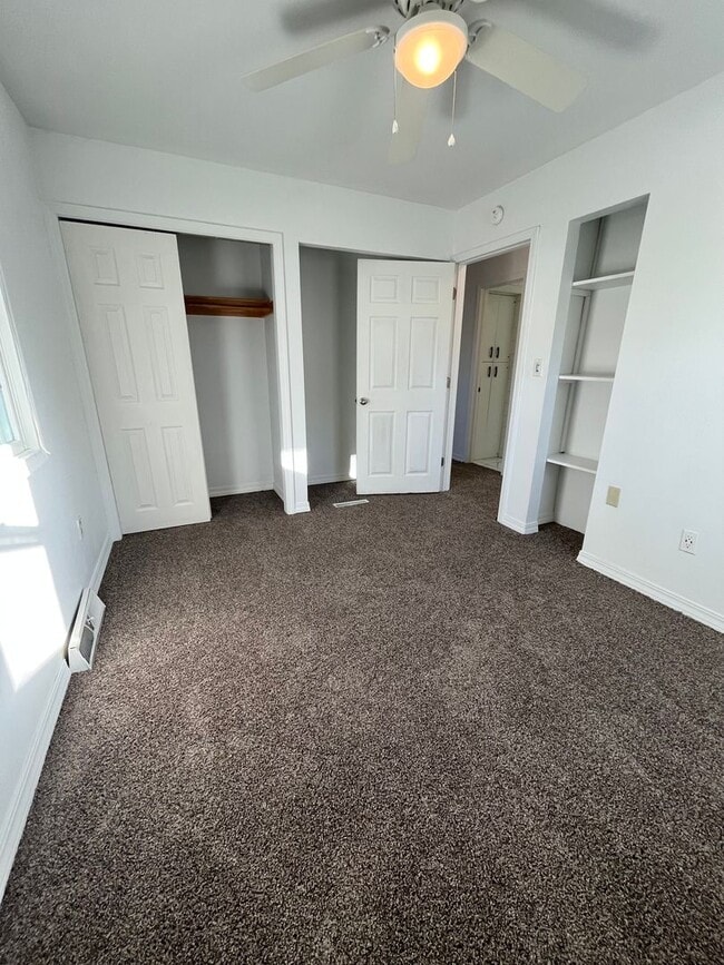 Building Photo - Spacious 2 Bed/2 Bath with Fenced in Yard!