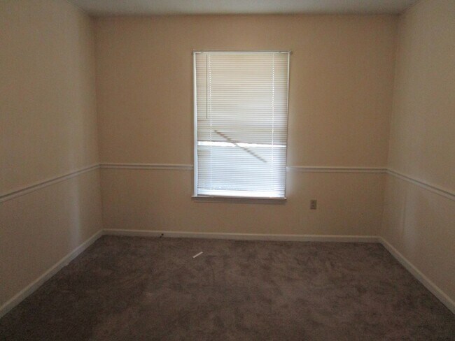 Building Photo - 40 Travis Ct