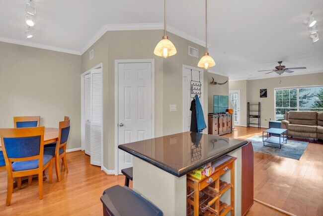 Building Photo - 9200 Westheimer Rd