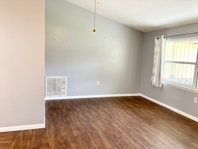 Building Photo - Available Now! 2 bedroom, 1.5 bath home wi...