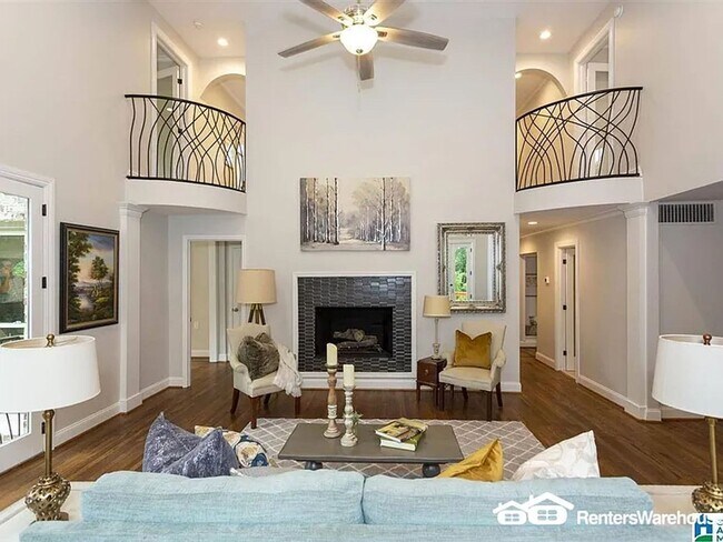 Building Photo - Remarkable 5 bedroom 6 bathroom estate loaded with charm