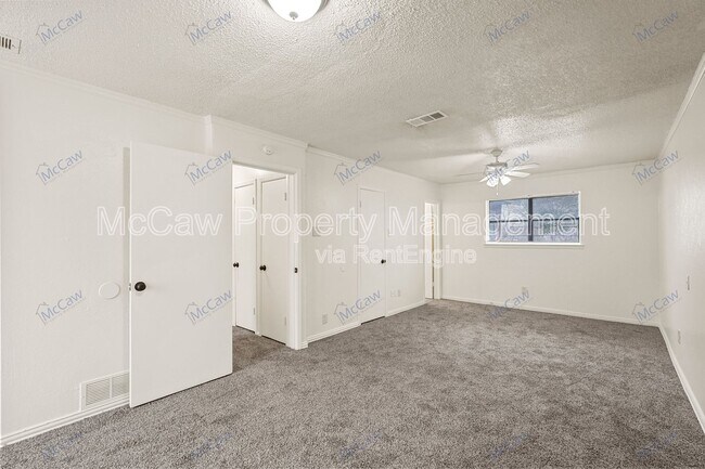 Building Photo - 14025 Spring Oak Dr