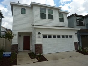 Building Photo - Spacious 3-Bed, 2.5-Bath Home in Tahoe Par...