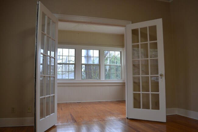 Building Photo - 511 Beverly St