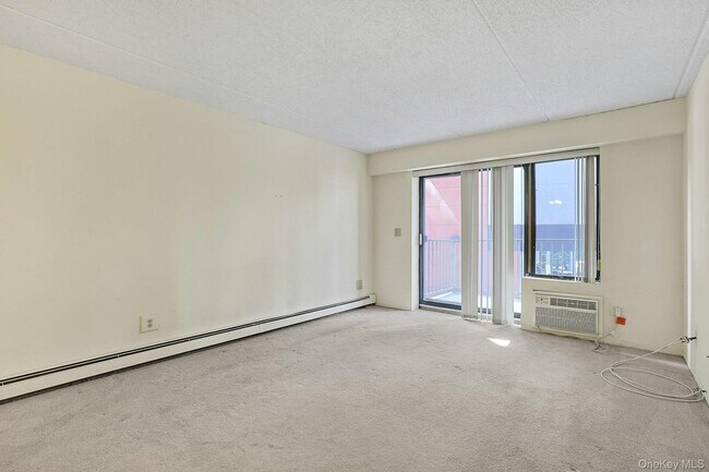 Building Photo - 560 Halstead Ave