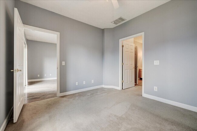 Building Photo - **Swimming Pool*****1 Bed 1 Bath******Cross Pointe Business Park*****LAKE VIEW AVAILABLE