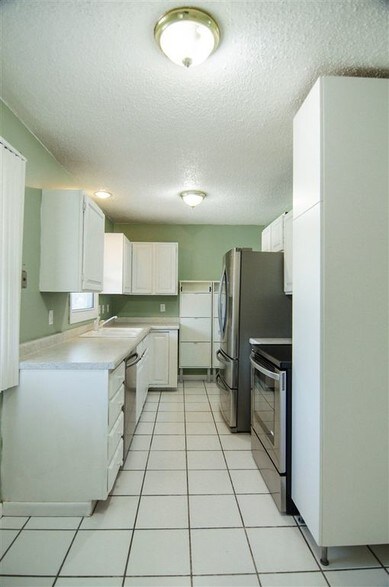 Building Photo - 1003 Olive St