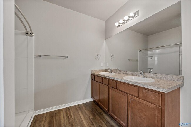 Building Photo - 30000 Abbeywood Ln