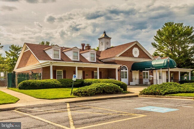 Building Photo - 826 Quince Orchard Blvd