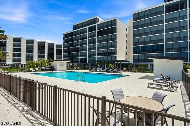 Building Photo - 25800 Hickory Blvd