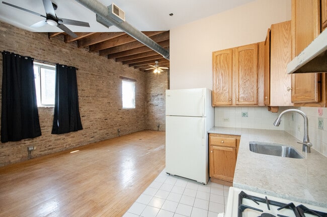Building Photo - 2849 W Belmont Ave
