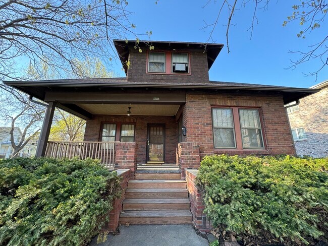 Building Photo - 1002 B St