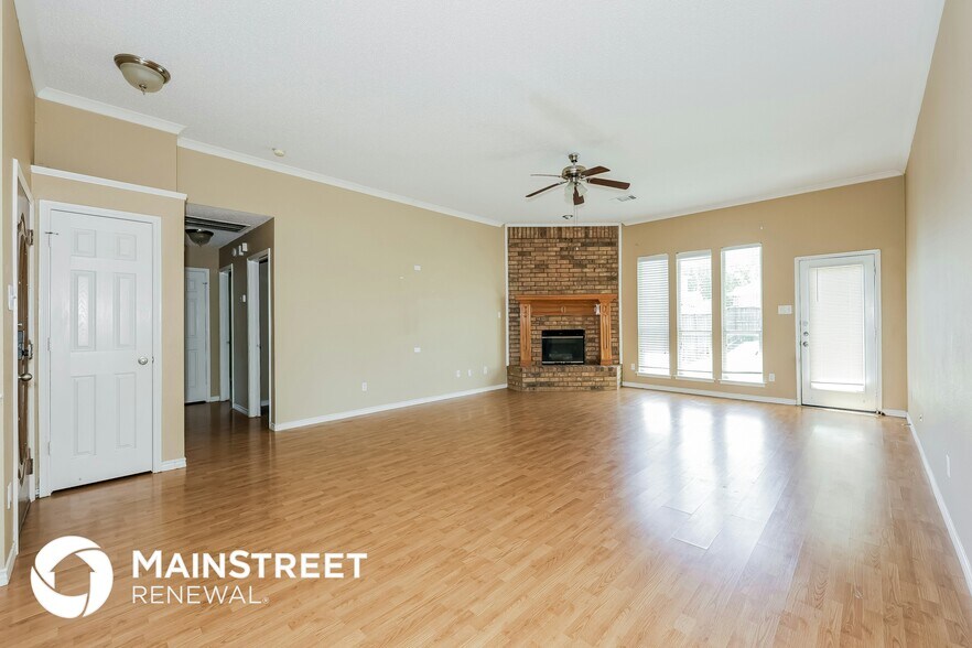 Building Photo - 740 Regalwood Dr