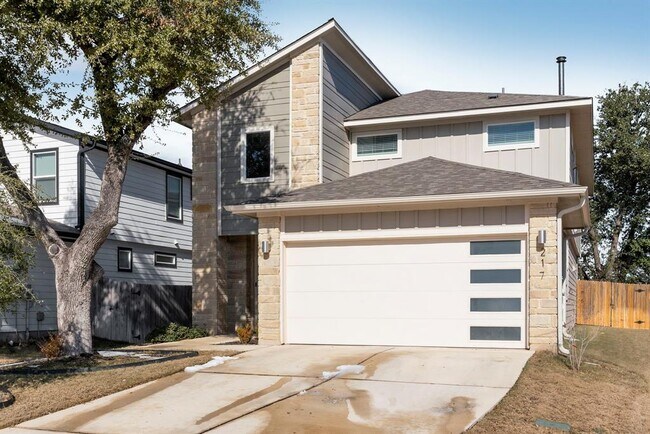 Building Photo - 217 Cupreata Ln