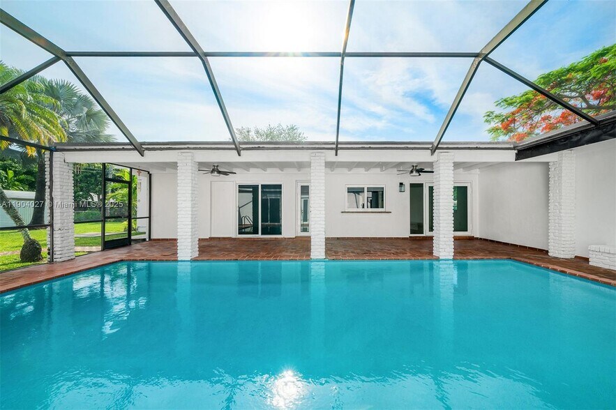 Building Photo - 12741 SW 72nd Ave