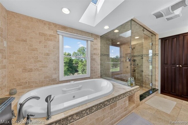 Building Photo - 30118 Kingsway Dr