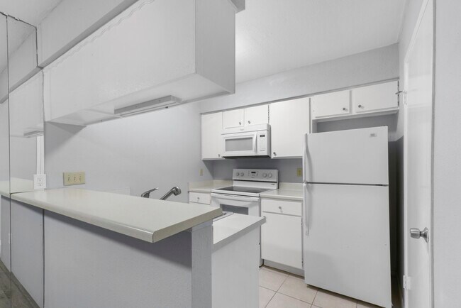 Building Photo - 2100 Wilcrest Dr