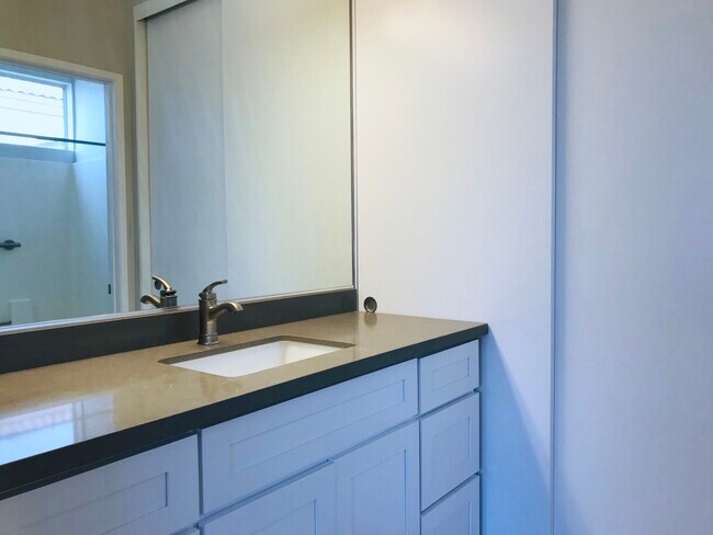 Master bath new quartz countertops - 28265 Via Fierro