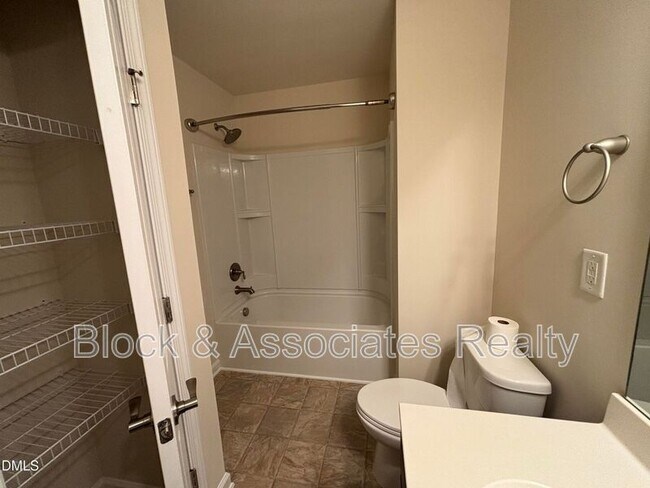 Building Photo - 1009 Magnolia Blossom Ln