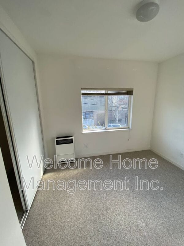 Building Photo - 1426 Henry St