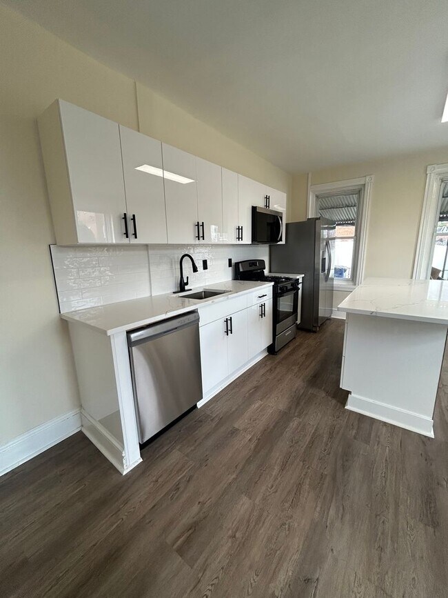 Building Photo - 423 Righter St