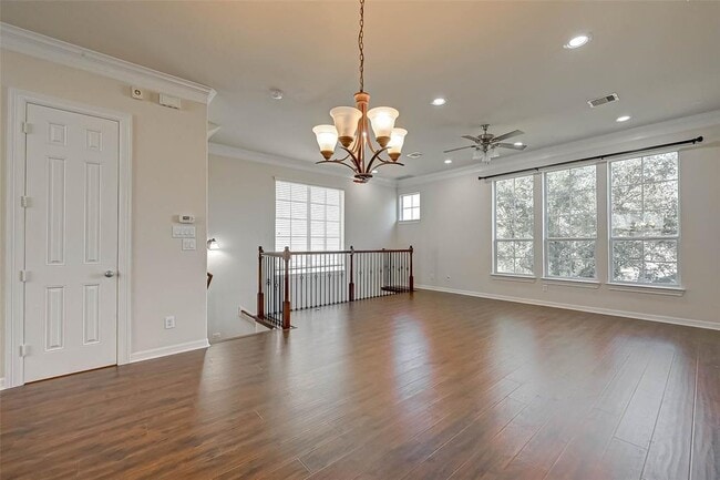 Building Photo - 3216 Clearview Cir