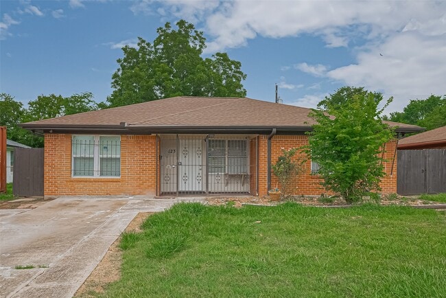 Primary Photo - 423 Gammon Dr