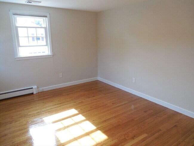 Building Photo - 166 Totten Pond Rd