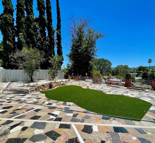 Building Photo - Stunning Woodland Hills Home with Sweeping Views