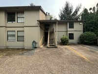 Building Photo - Beautiful Upper-Level Condo in the Heart of Multnomah Village with Private Covered Balcony and In...
