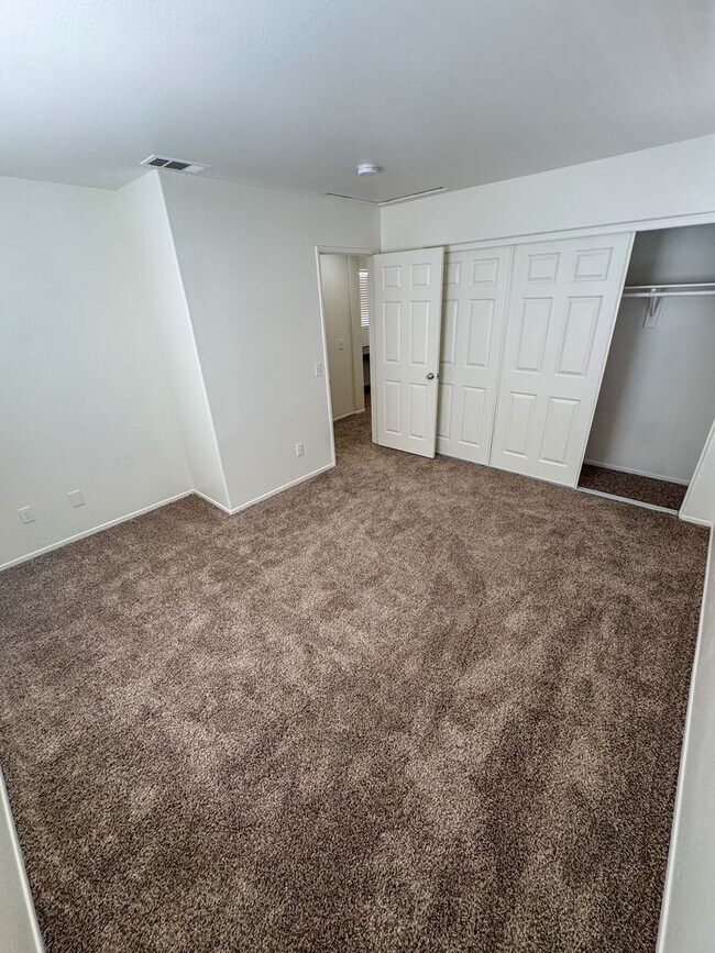 Building Photo - 4 Bedroom home available for Lease in Cent...