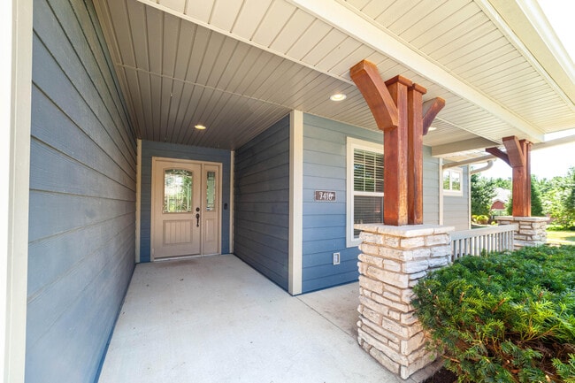 Building Photo - 7416 Rosedown Dr