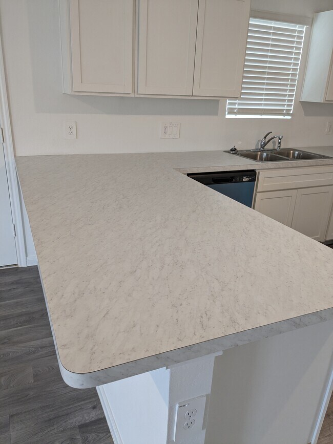 Spacious kitchen counters - 16478 Valerie Marie Pl